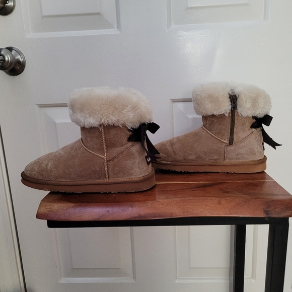 Lamo Water & Stain Resistant Suede Short Boots Adele Chestnut Size-7. Used once. - Picture 3 of 10